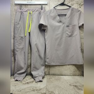 FIGS women's scrub set, Catarina V-neck top and Zamora jogger pants Xxs Xxspt